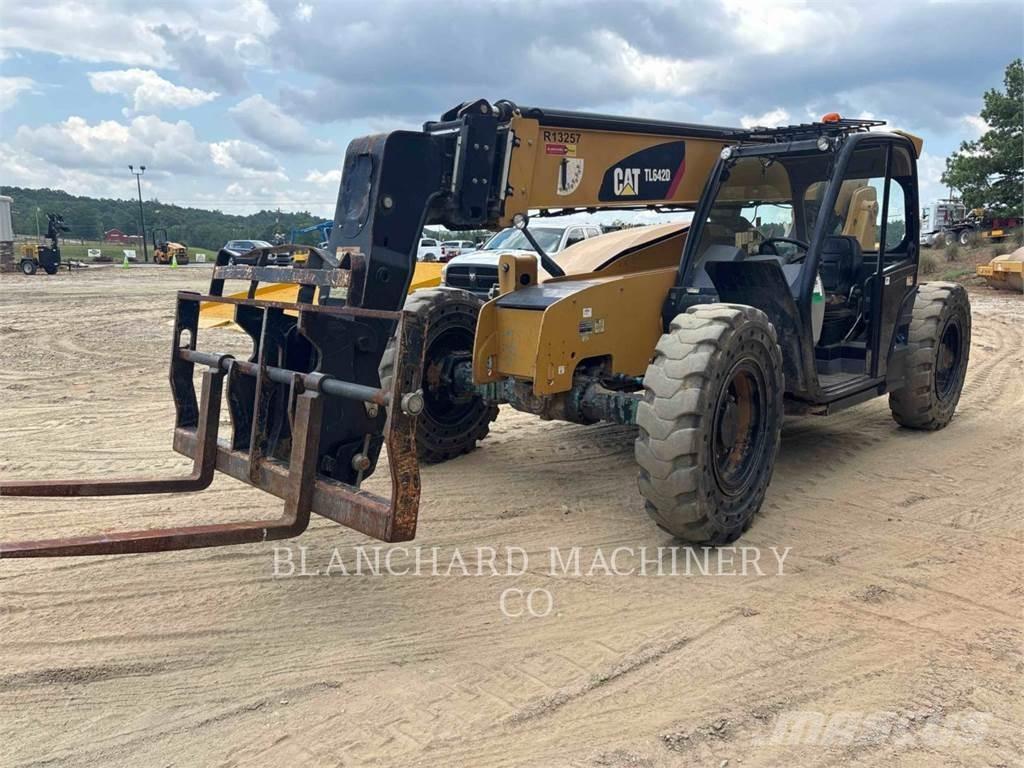 CAT TL642D Teleskoplastare
