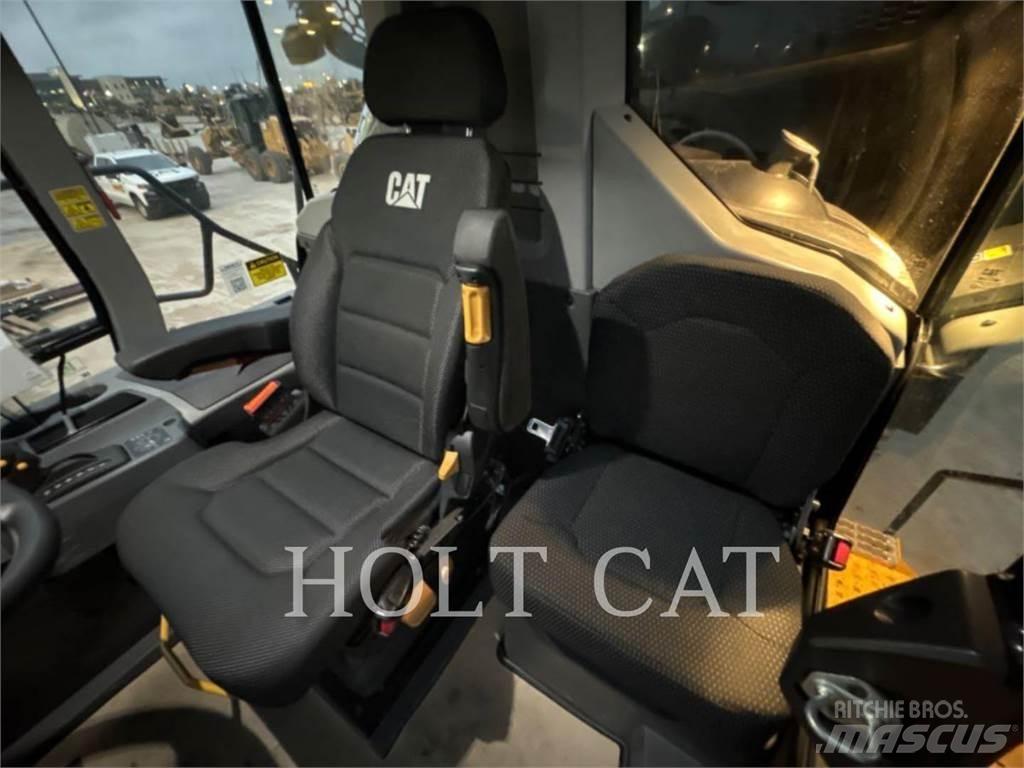 CAT W00 740GC Tankbilar