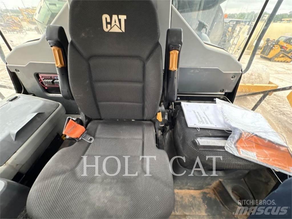 CAT W00 740GC Tankbilar