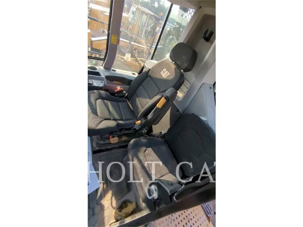 CAT W00 740GC Tankbilar