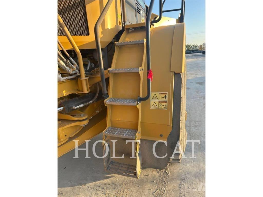 CAT W00 740GC Tankbilar