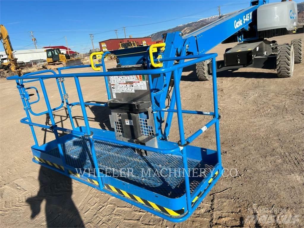 Genie S45XC Bomliftar