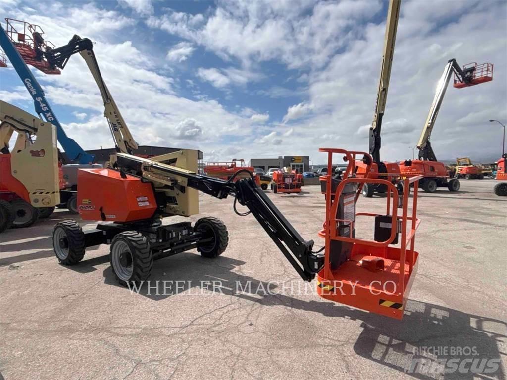 JLG 340AJ Bomliftar