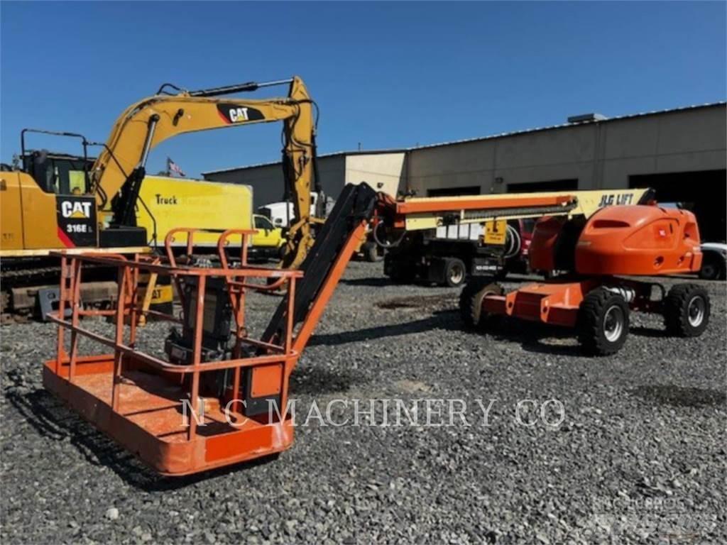 JLG 460SJ Bandgrävare