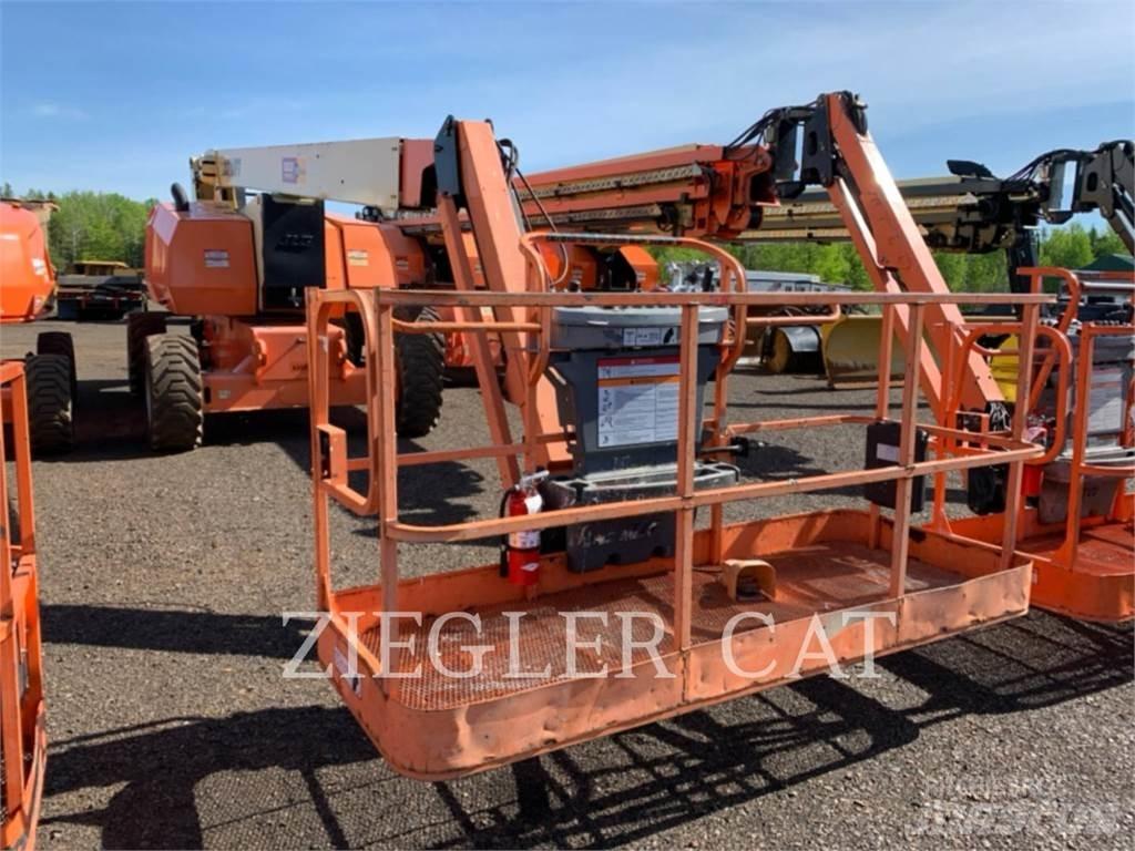 JLG 800AJ Bomliftar