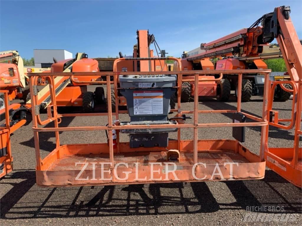 JLG 800AJ Bomliftar