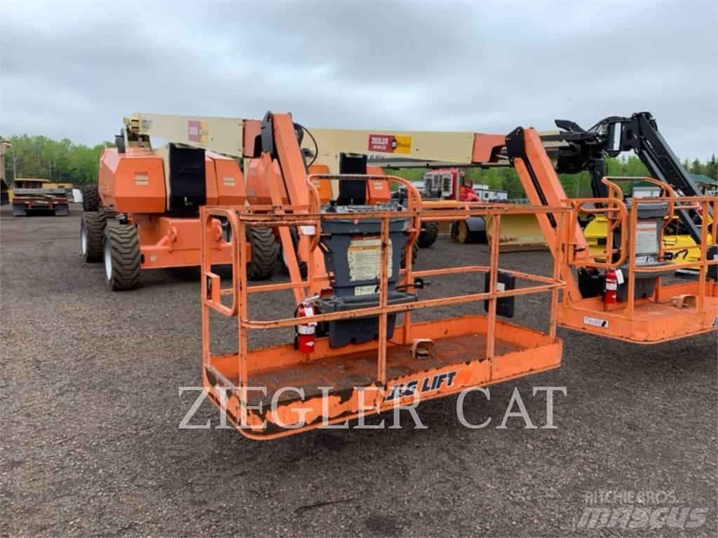 JLG 800AJ Bomliftar