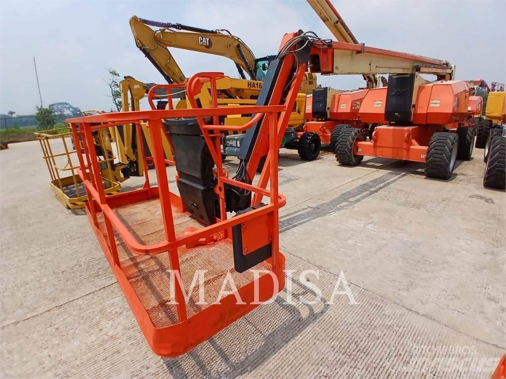 JLG 800AJ Bomliftar