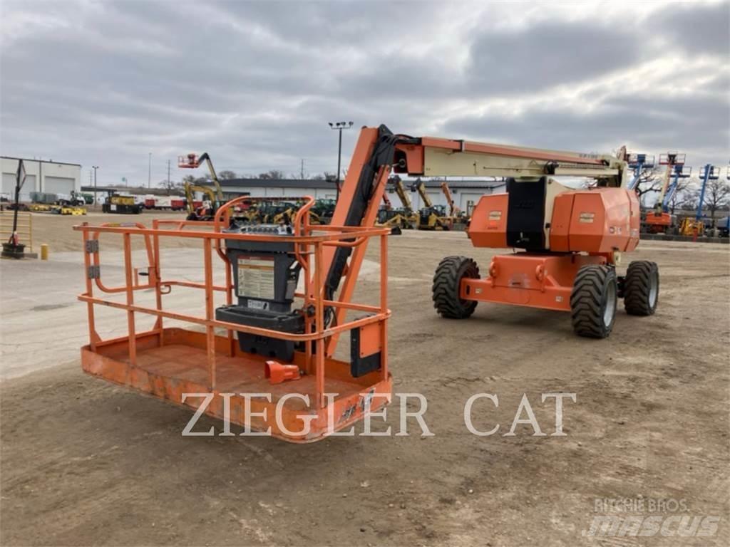 JLG 800AJ Bomliftar