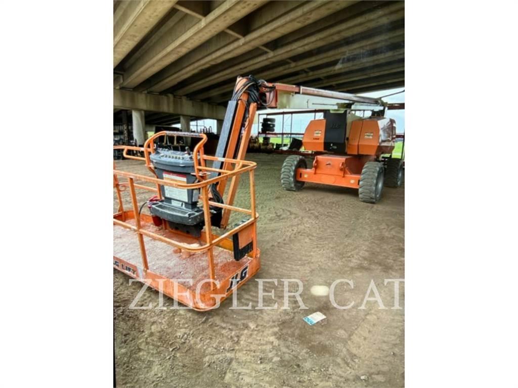 JLG 800AJ Bomliftar