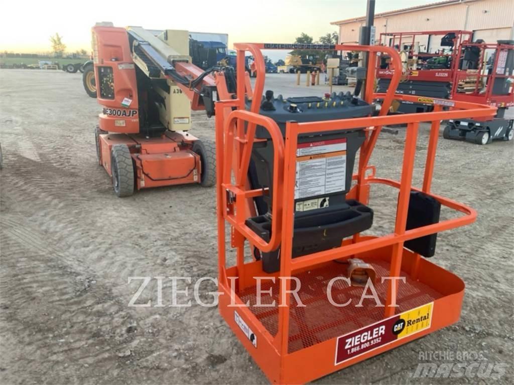 JLG E300AJP Bomliftar