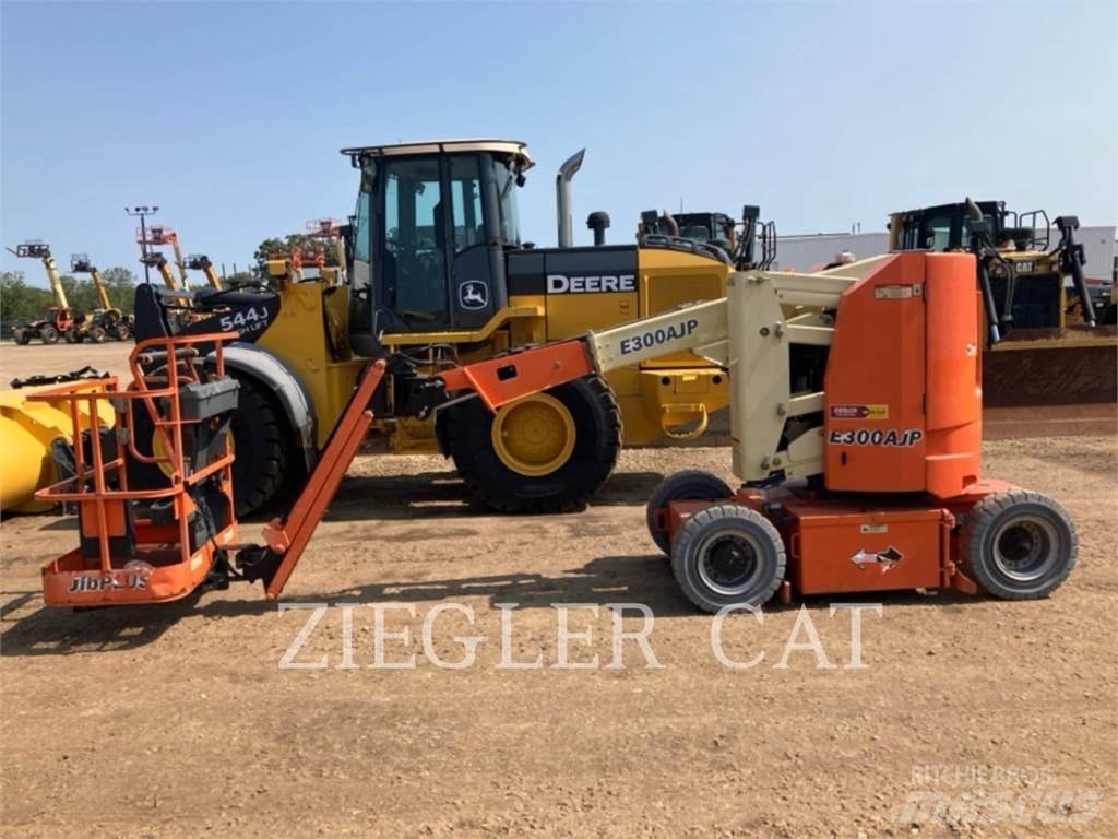 JLG E300AJP Bomliftar