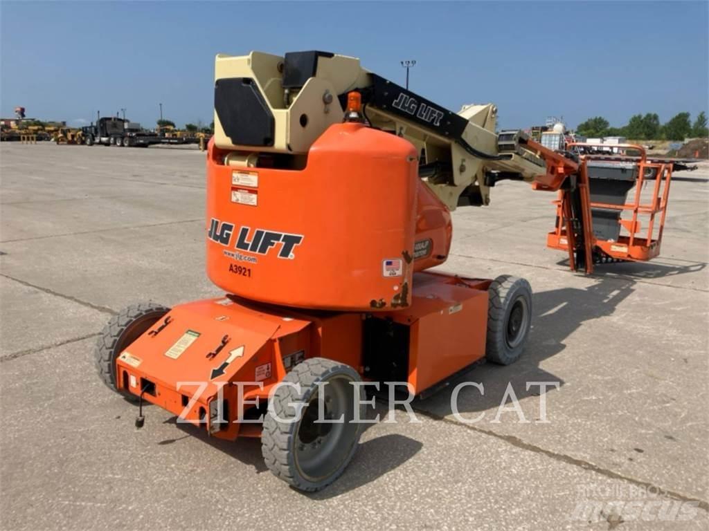 JLG E400AJPN Bomliftar