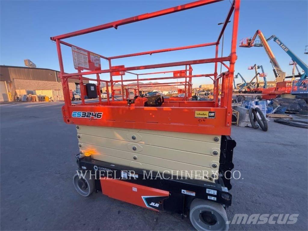 JLG ES3246 Saxliftar