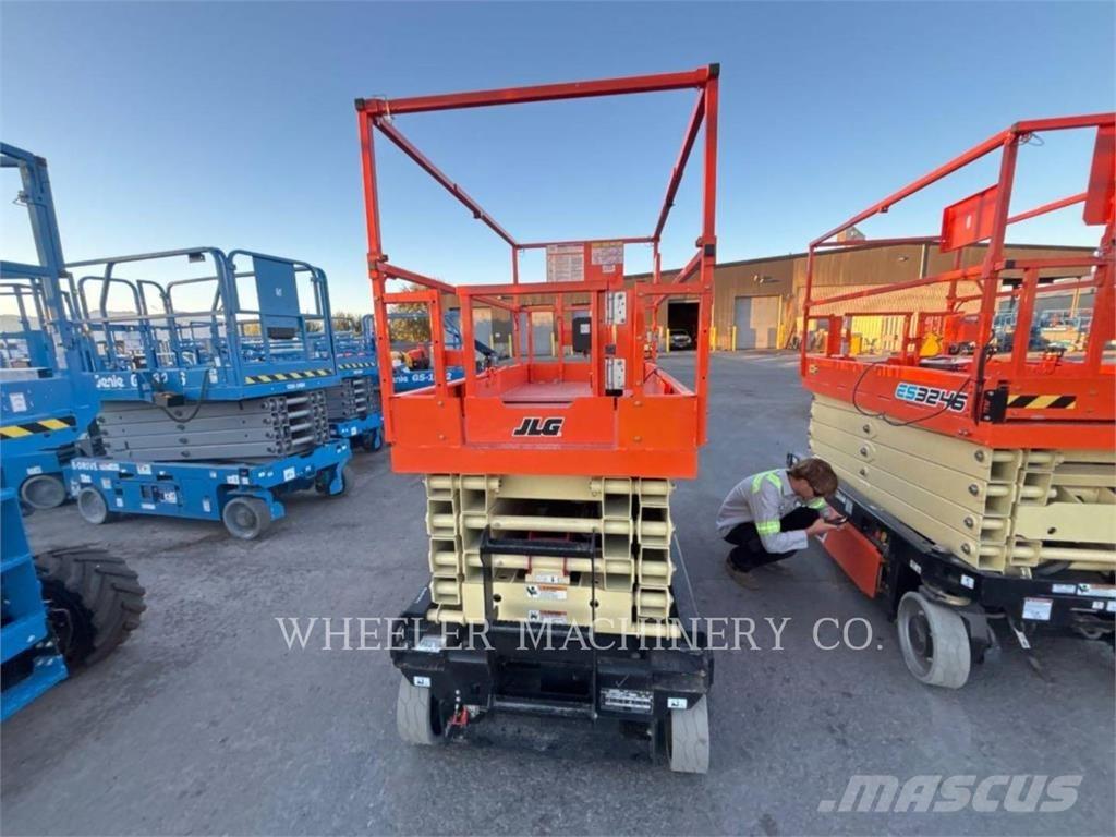 JLG ES3246 Saxliftar