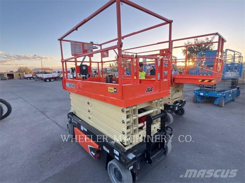 JLG ES3246 Saxliftar