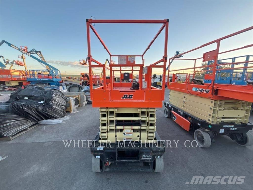 JLG ES3246 Saxliftar