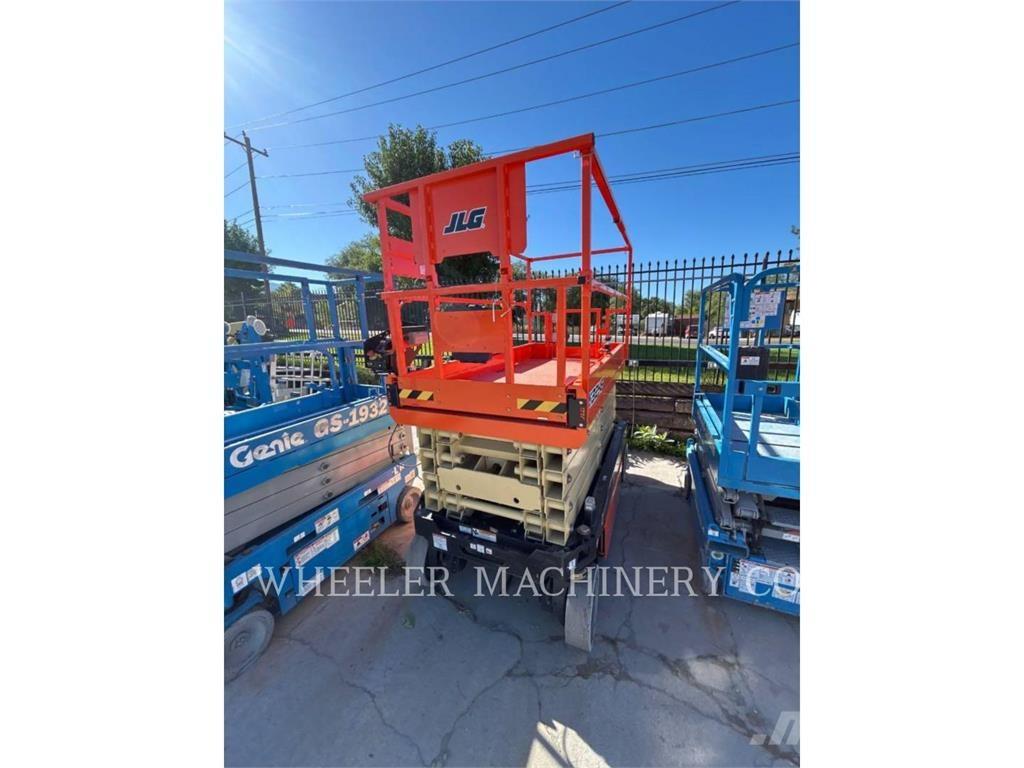 JLG ES3246 Saxliftar
