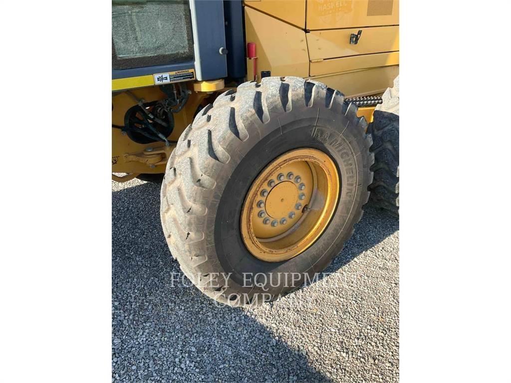 John Deere 670G Väghyvlar