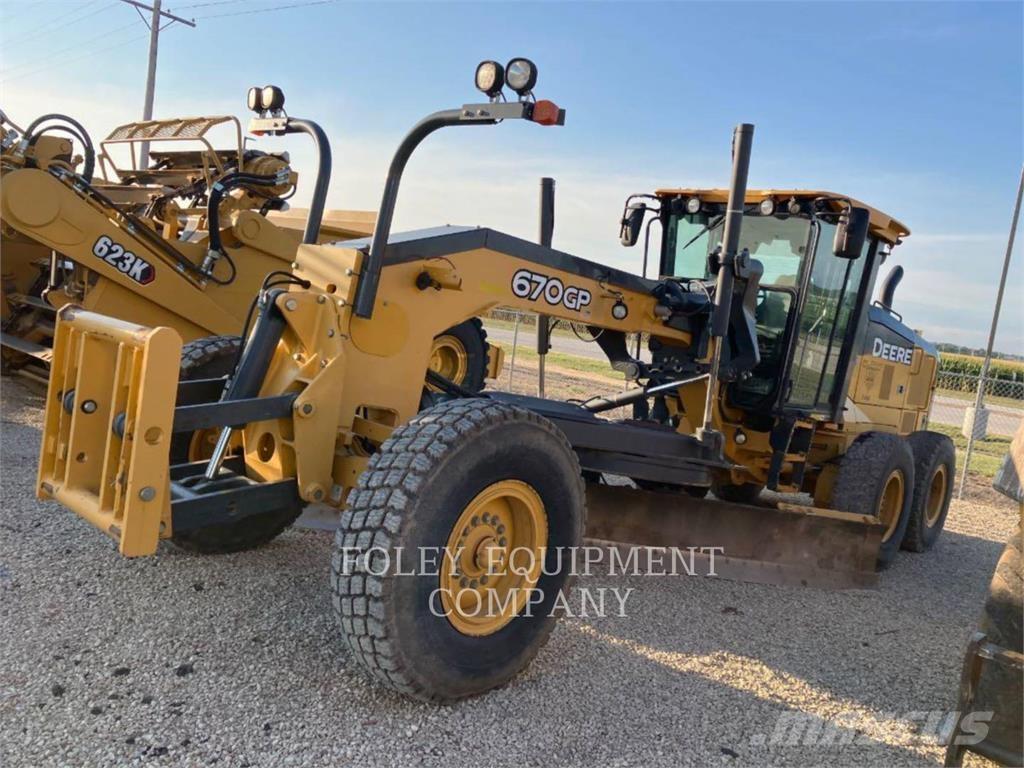 John Deere 670GP Väghyvlar