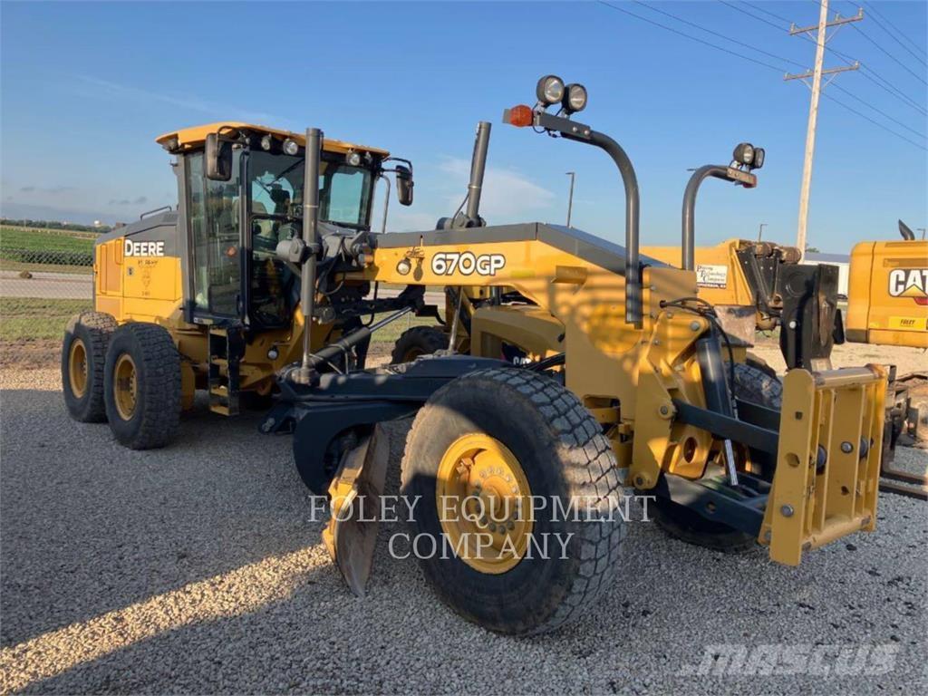 John Deere 670GP Väghyvlar