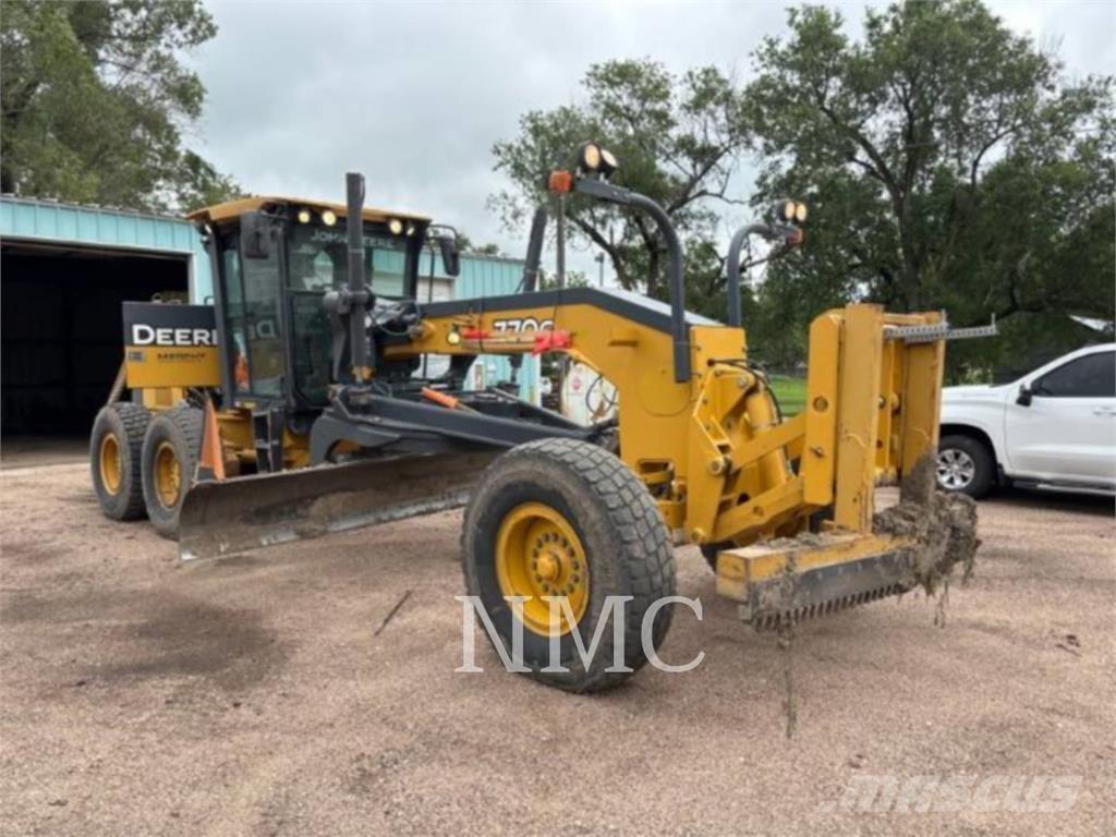 John Deere 770G Väghyvlar