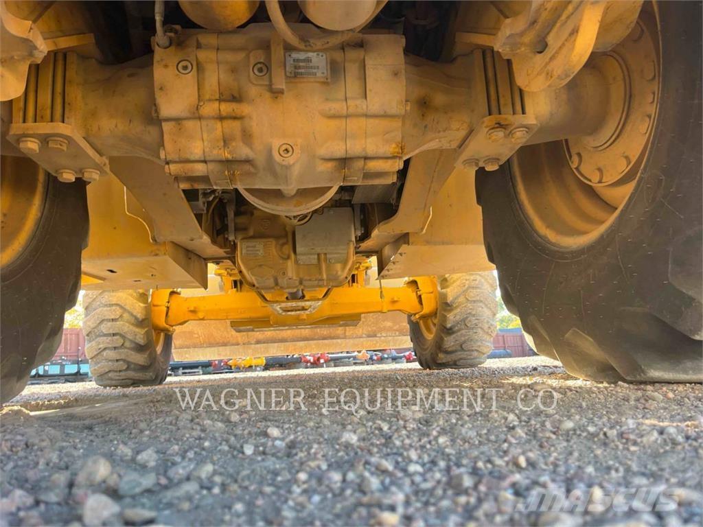 John Deere & CO. 410K TC Grävlastare