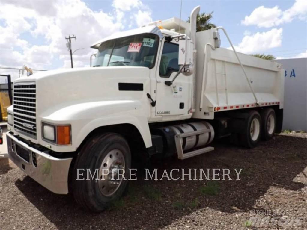 Mack CHU613 Tankbilar