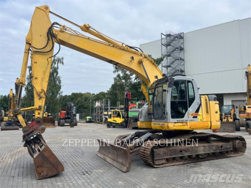 New Holland E235 Bandgrävare