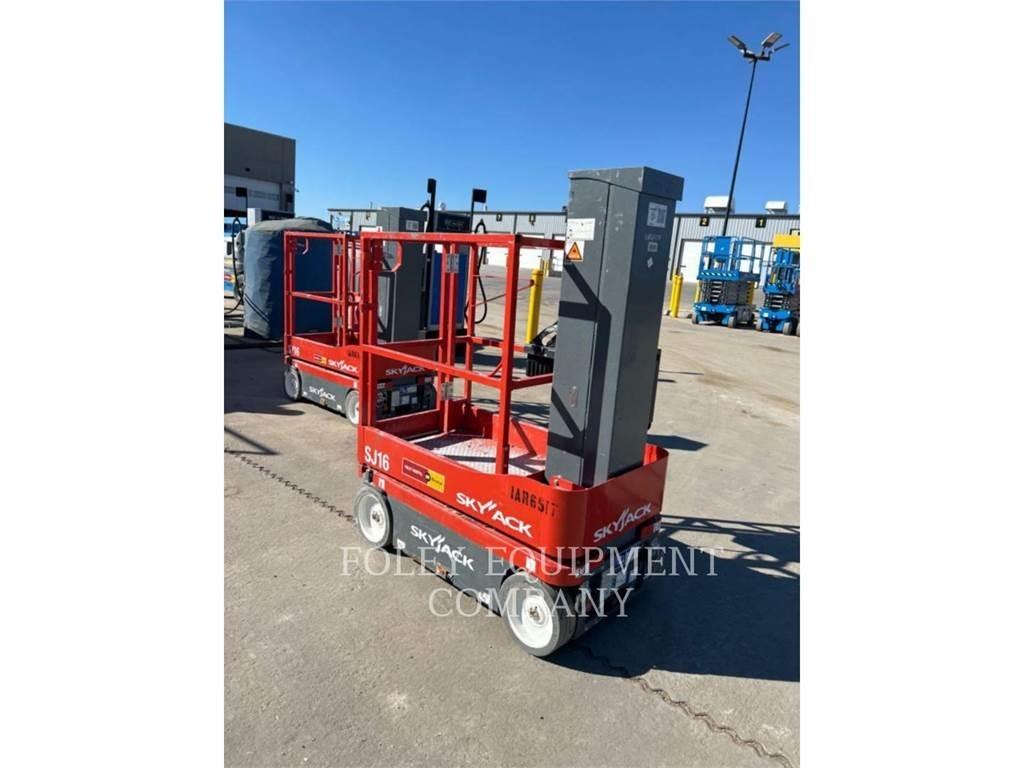 Skyjack SJ16 Saxliftar