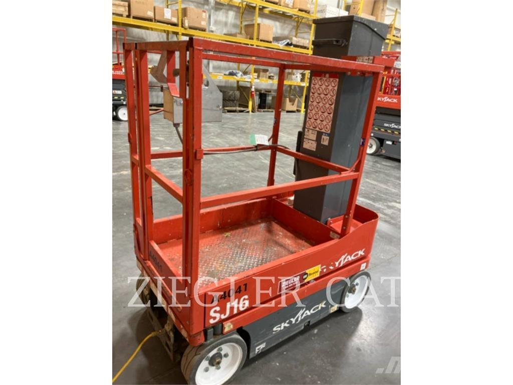 Skyjack SJ16 Saxliftar