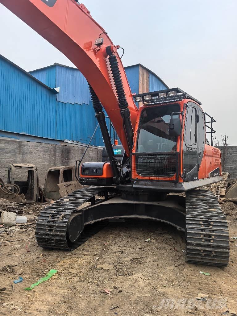 Doosan DX300 Bandgrävare