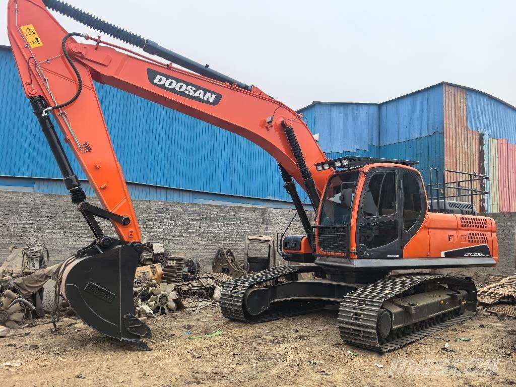Doosan DX300 Bandgrävare