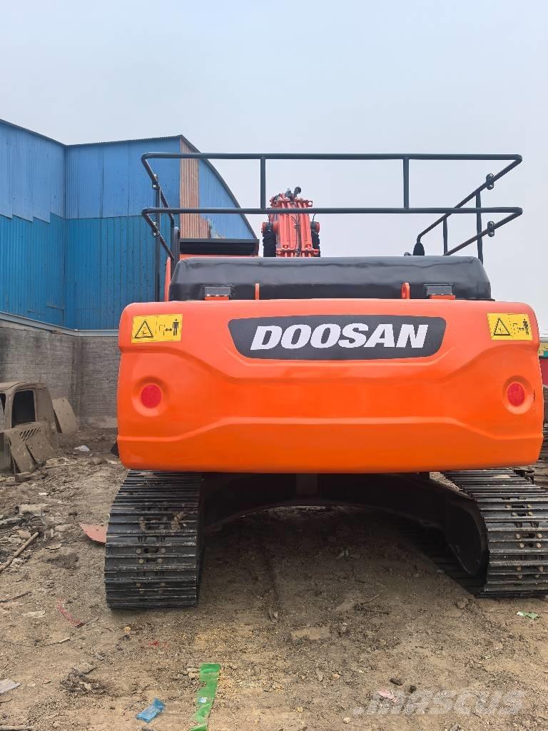 Doosan DX300 Bandgrävare