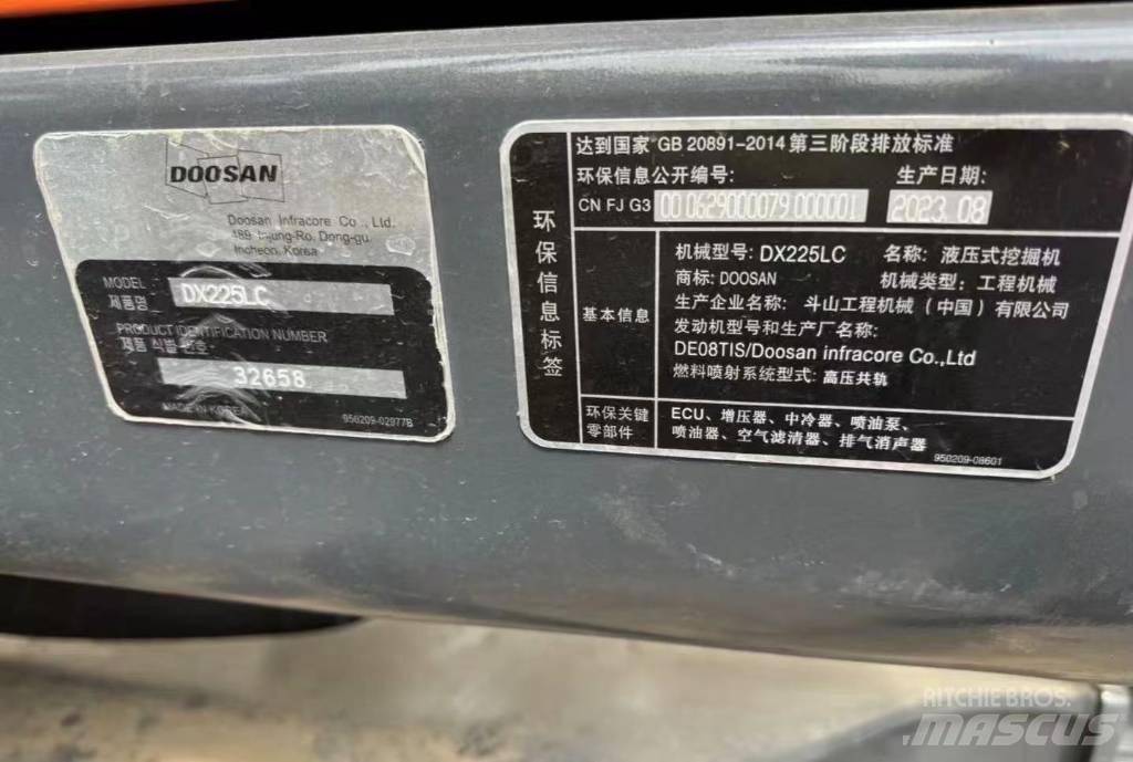 Doosan DX 225 Bandgrävare