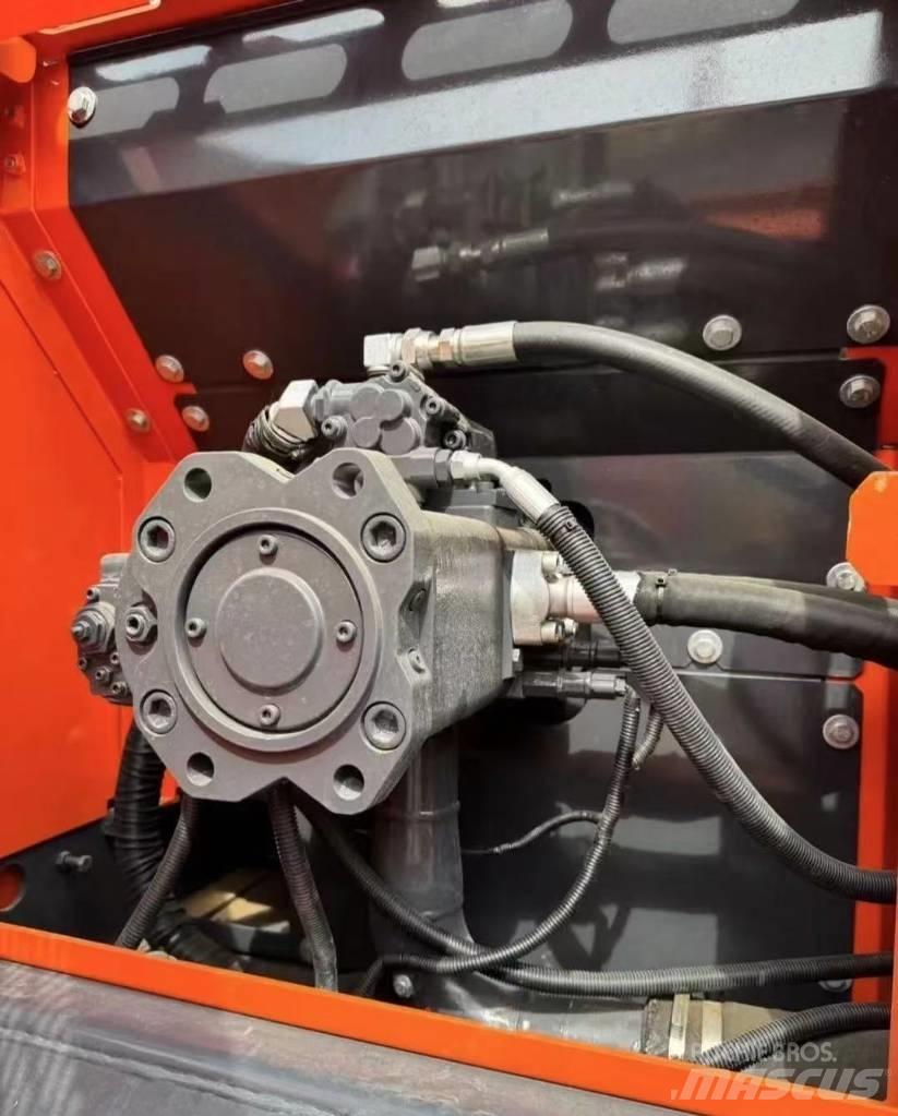 Doosan DX 225 Bandgrävare
