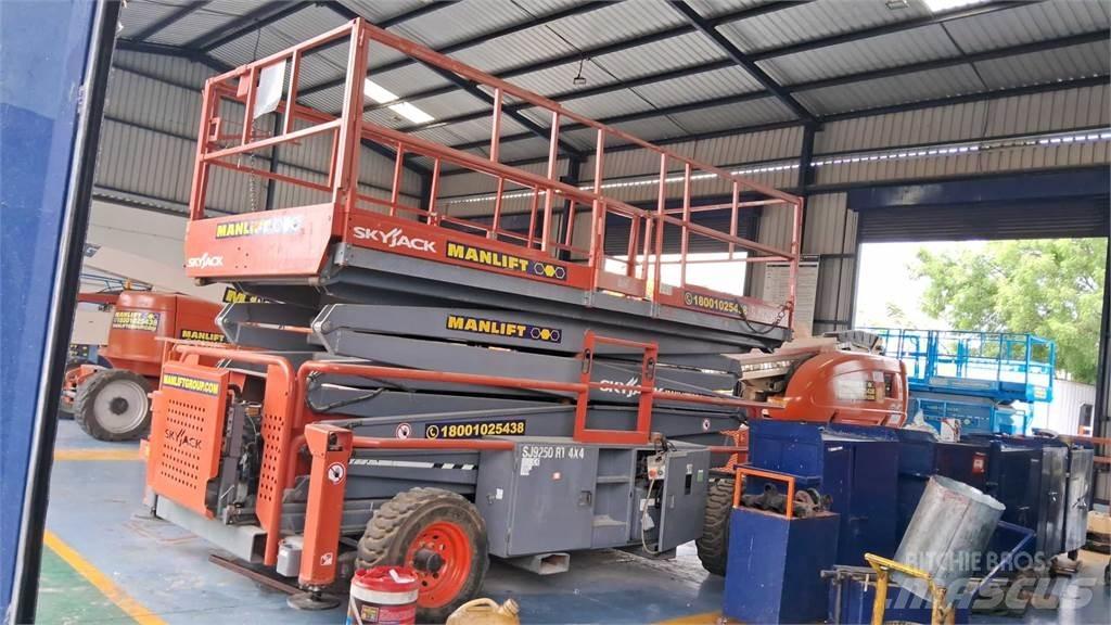 SkyJack 9250RT Saxliftar
