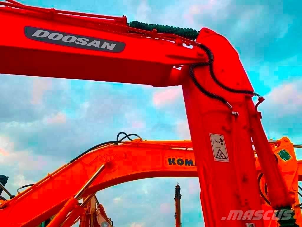 Doosan DX 225 LC Bandgrävare