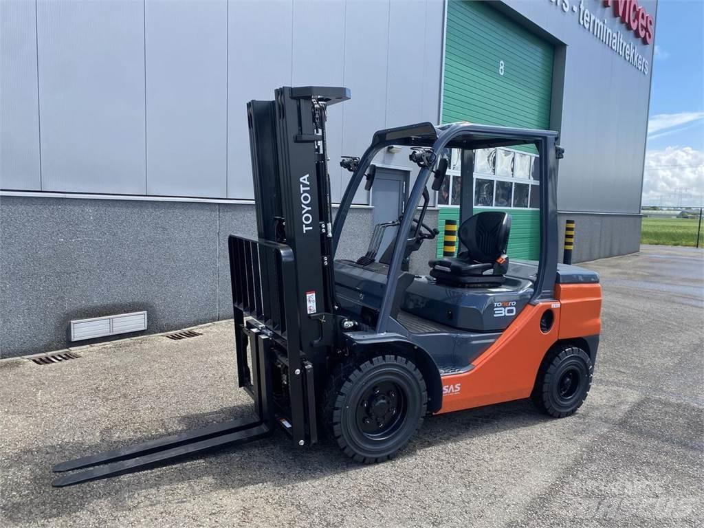 Toyota 52-8FDF30 Dieselmotviktstruckar