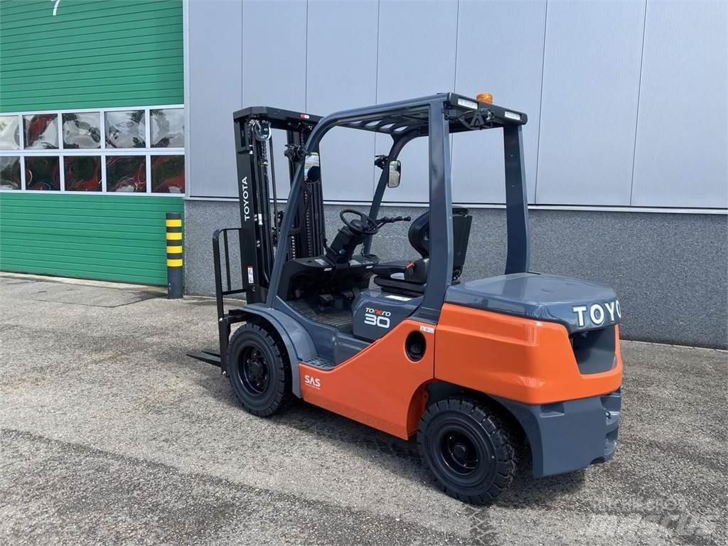 Toyota 52-8FDF30 Dieselmotviktstruckar