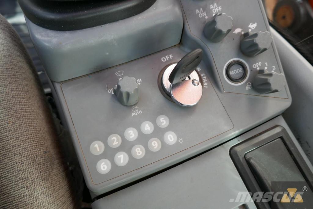 Hitachi ZX300LC-6 Bandgrävare