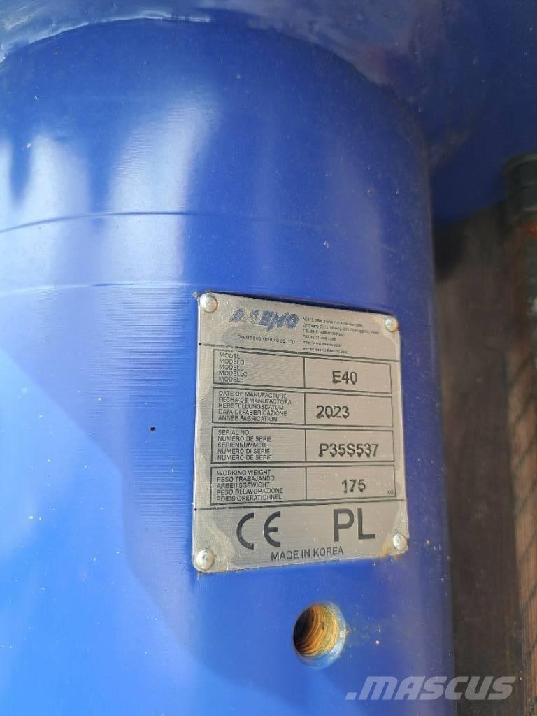 Daemo E40 with CW05 Hydraulhammare