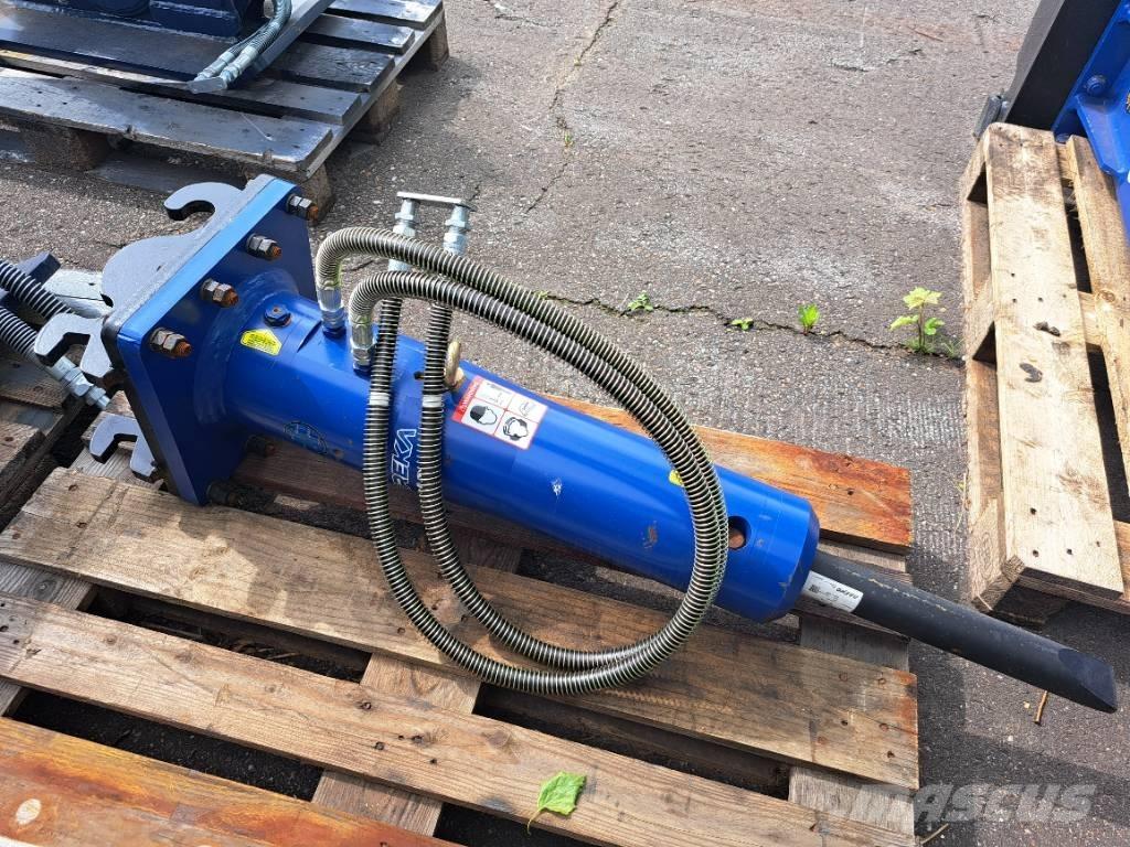 Daemo E40 with CW05 Hydraulhammare