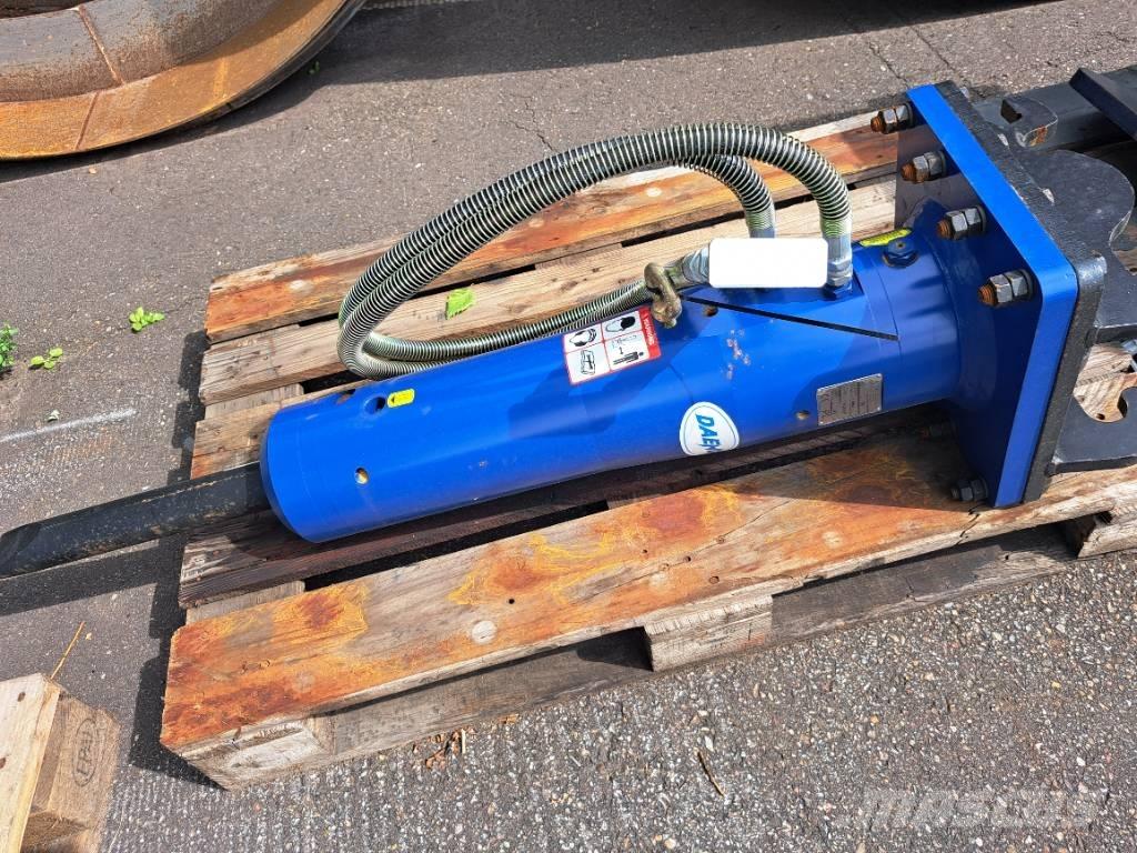 Daemo E40 with CW05 Hydraulhammare