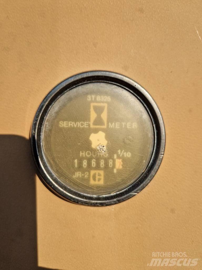 CAT 225 D LC Bandgrävare