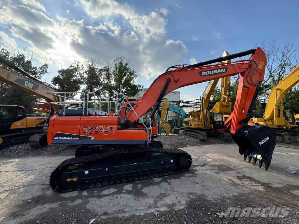 Doosan DX300LC Bandgrävare