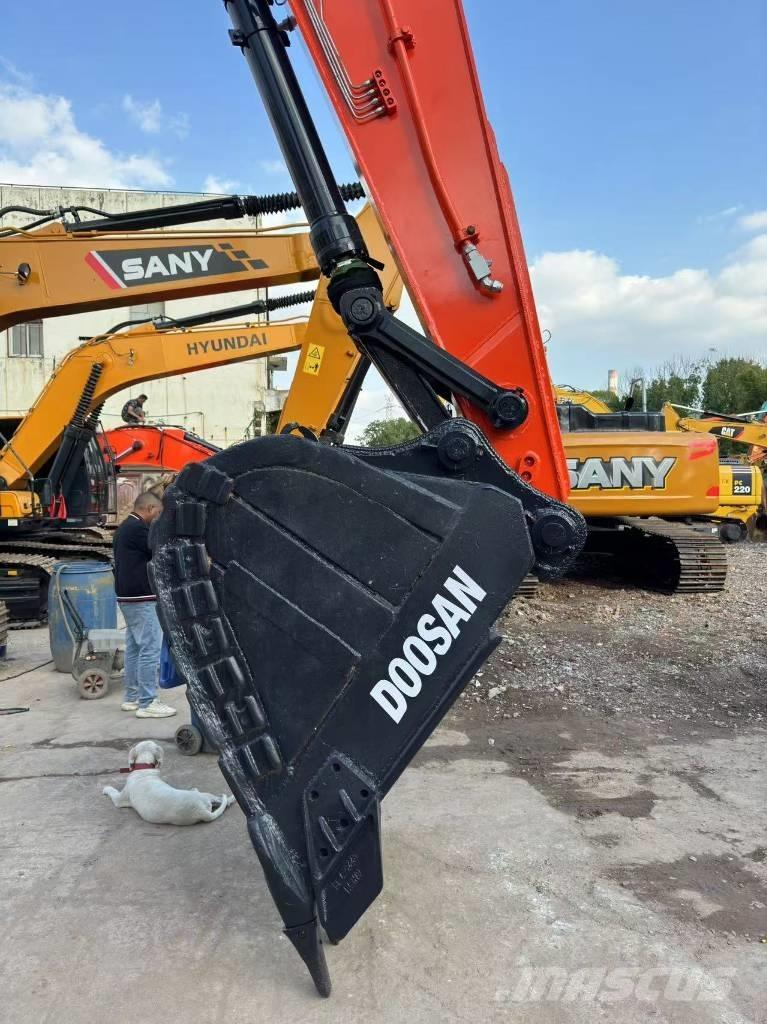 Doosan DX300LC Bandgrävare