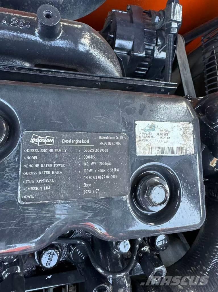 Doosan DX300LC Bandgrävare