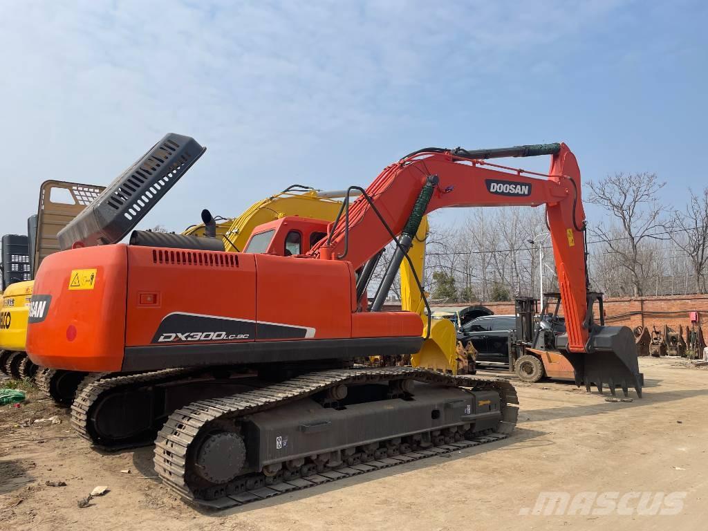 Doosan DX 300 Bandgrävare