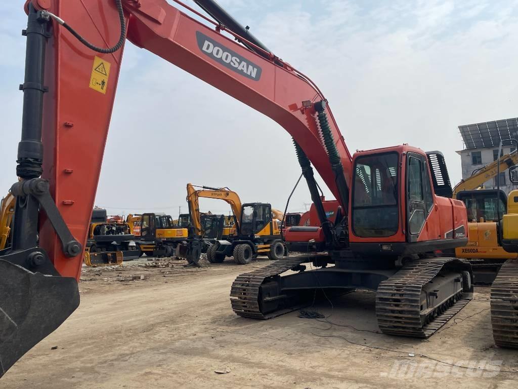 Doosan DX 300 Bandgrävare